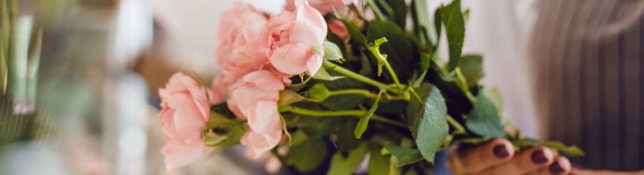 Comment choisir des fleurs artificielles qui ressemblent à de vraies : conseils et astuces