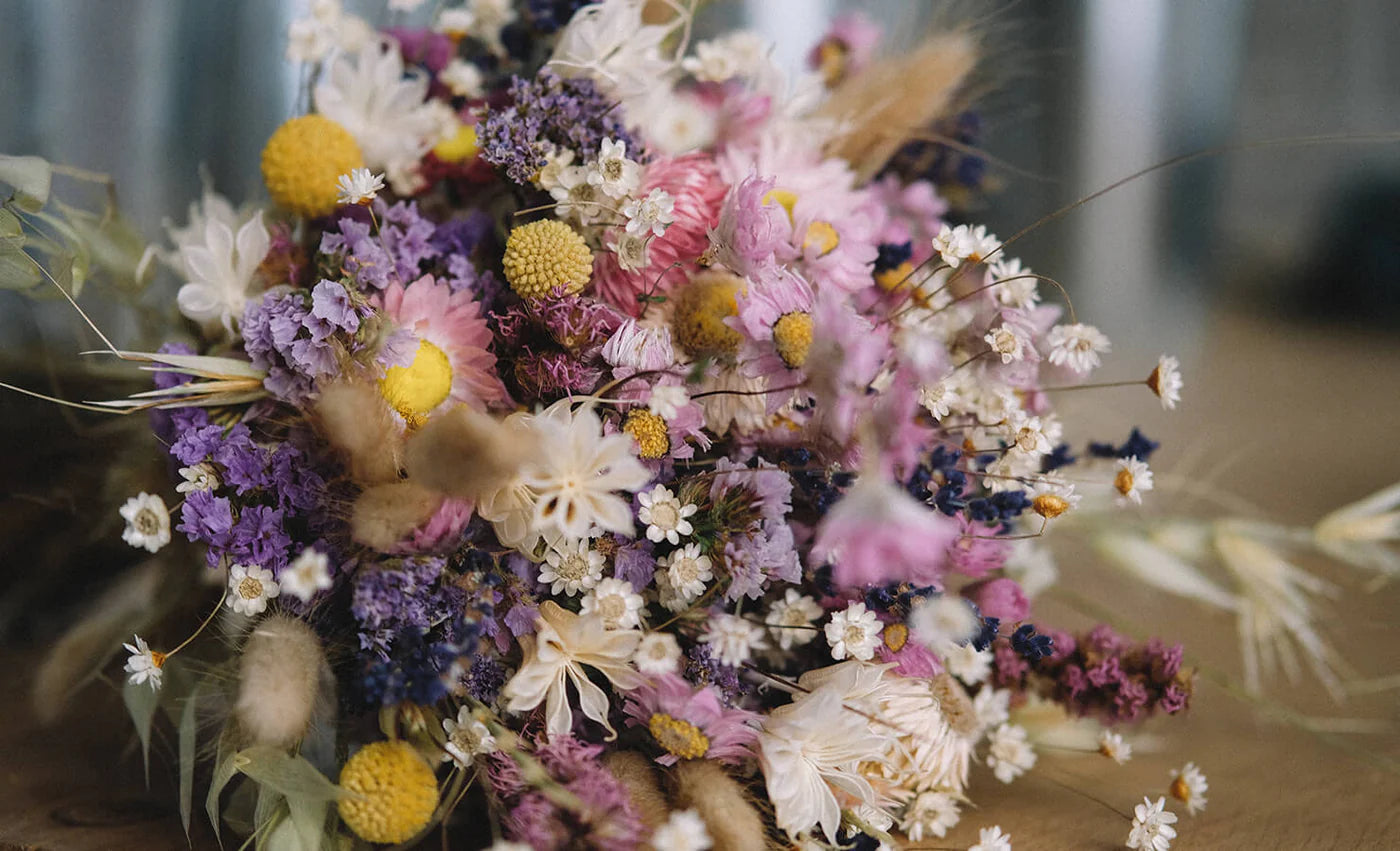 Comment Créer un Magnifique Bouquet de Fleurs Séchées ?