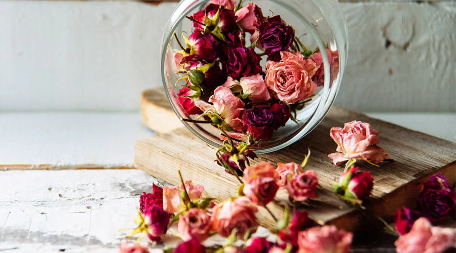 Comment Faire Sécher des Roses Soi-Même à la Maison ? 